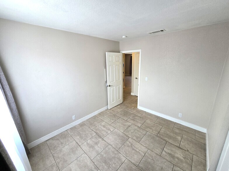 More Photos Of 4300 N Lamont St, Las Vegas Apartments For Sale