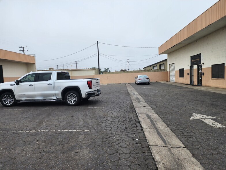 More Photos Of 1501 E Tulare Ave, Tulare Flex For Lease