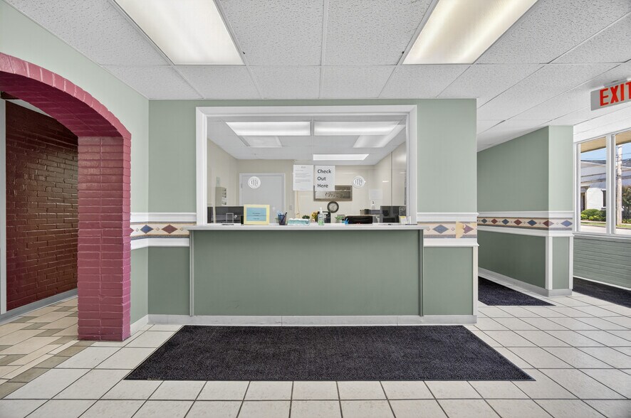 More Photos Of 207 Elk Ave S, Fayetteville Office For Sale