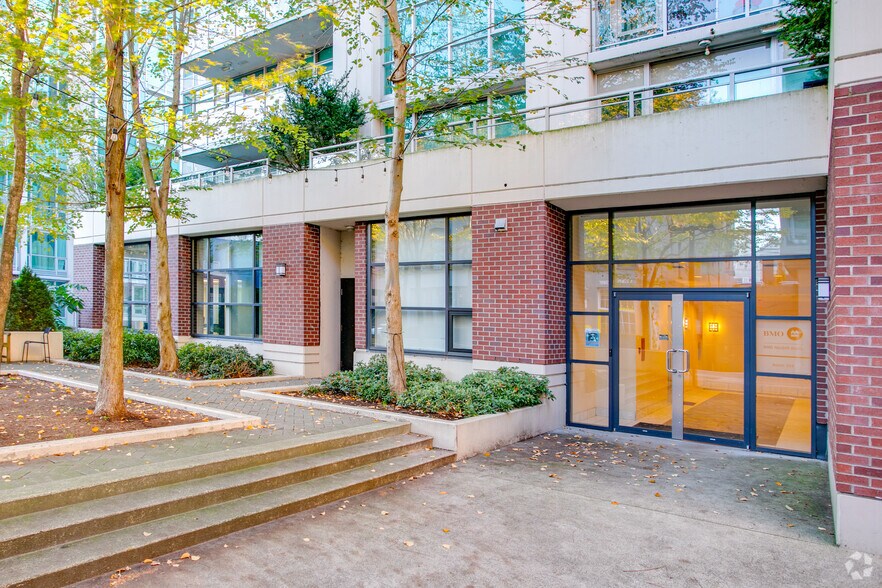 More Photos Of 100 Esplanade Espl E, North Vancouver Office For Lease