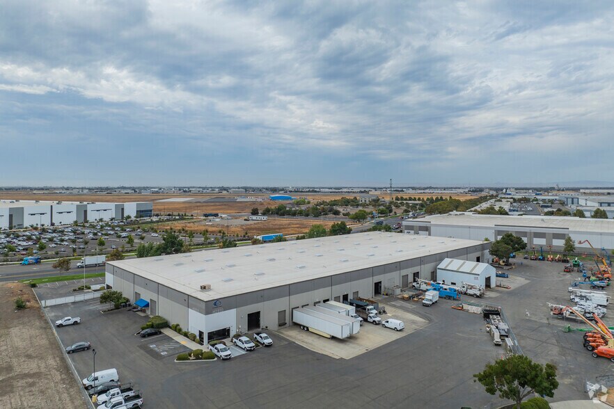 More Photos Of 2610 Lycoming St, Stockton Warehouse For Lease