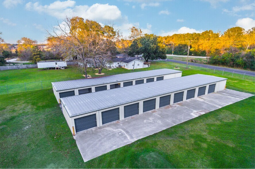 More Photos Of 1609 Lakeland Dr, Liberty Self Storage For Sale