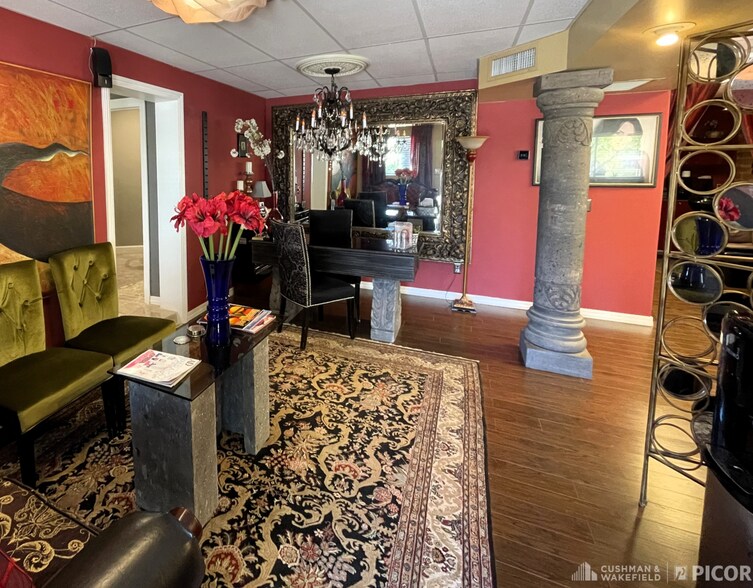 More Photos Of 1102 W Ina Rd, Tucson Light Distribution For Sale