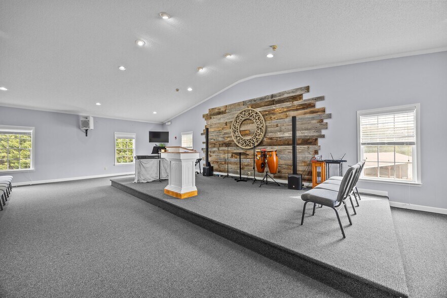 More Photos Of 188 Wiggins Rd, Mooresville Specialty For Sale