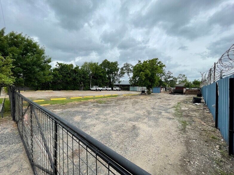 More Photos Of 8626 Pagewood Ln, Houston Land For Sale