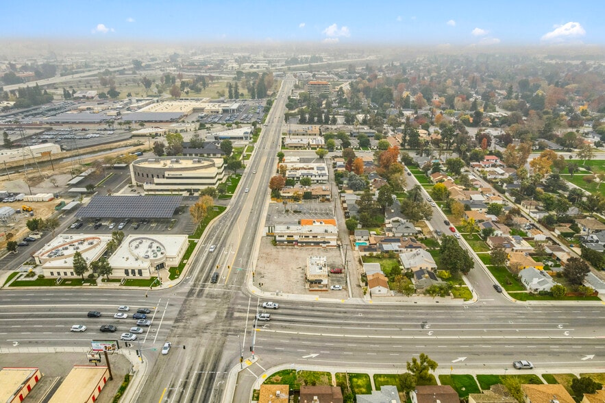 More Photos Of 1656 Oak St, Bakersfield General Retail For Lease
