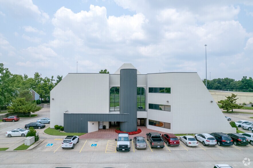 More Photos Of 2600 Van Buren St, Norman Office For Sale