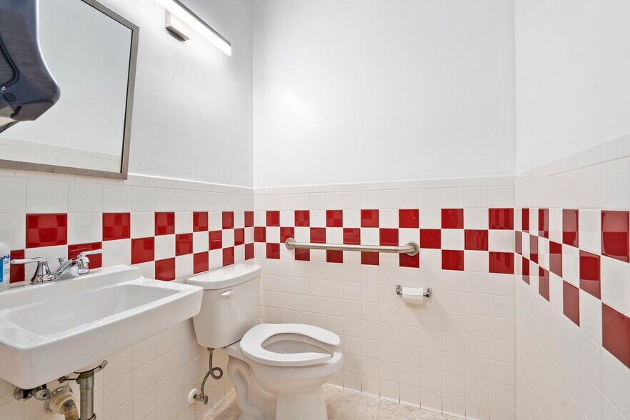 More Photos Of 1801 S 23rd St, Fort Pierce Medical For Sale