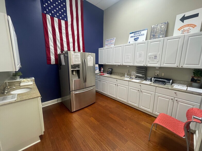 More Photos Of 95 S Main St, Memphis Storefront Retail Office For Sale