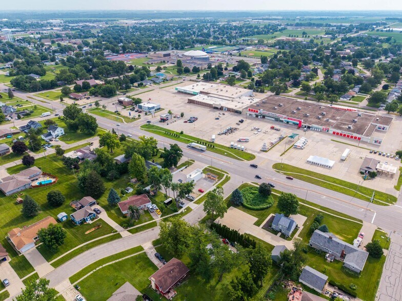 More Photos Of 1803 S Center St, Marshalltown Restaurant For Sale