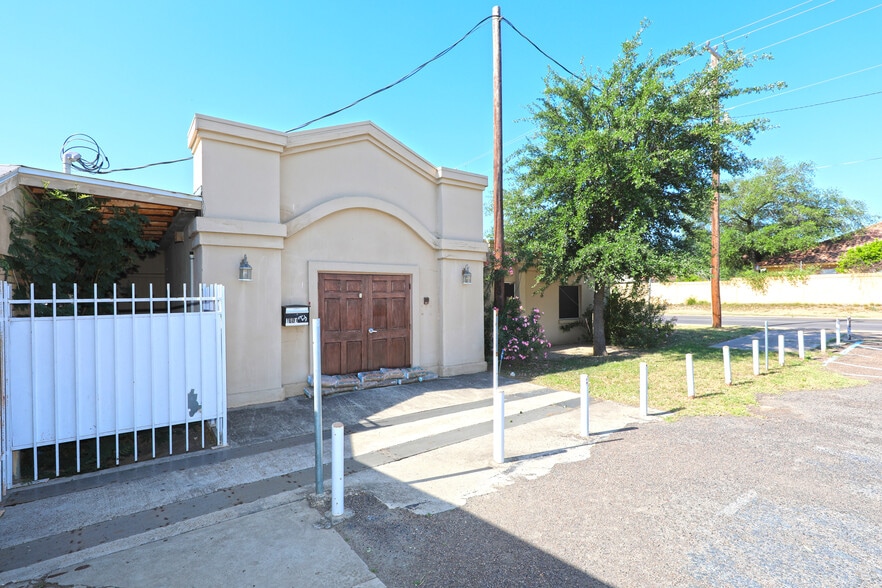 More Photos Of 1600 Clark Blvd, Laredo General Retail For Sale