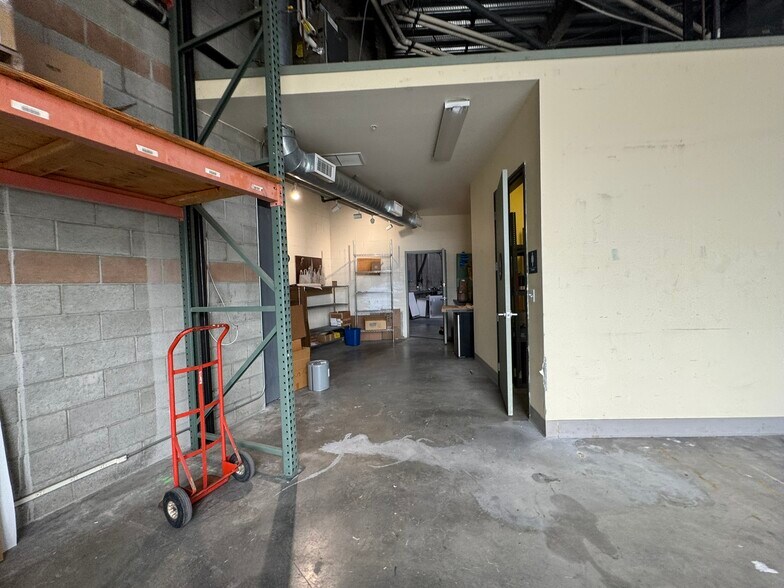 More Photos Of 2305 Federal Ave, Los Angeles Manufacturing For Lease