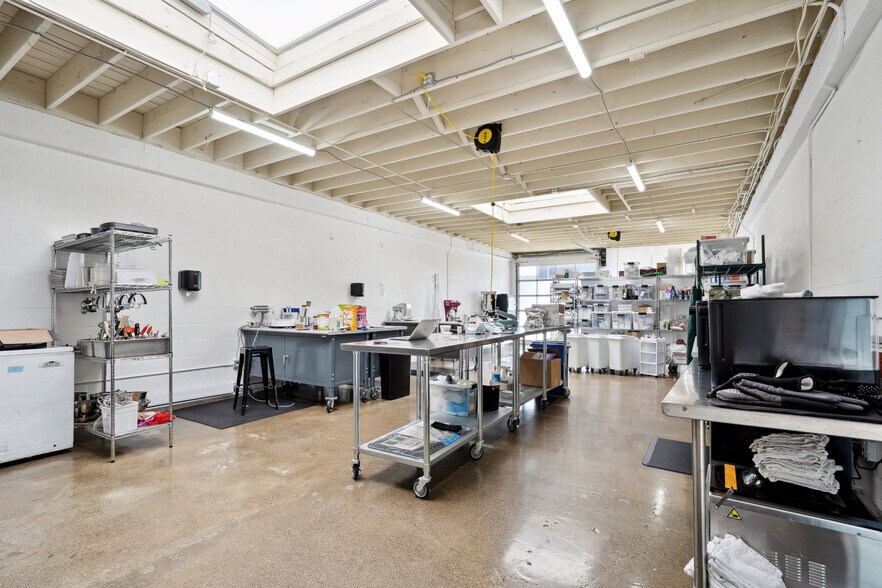 More Photos Of 1015 Howard Ave, San Mateo Service For Sale