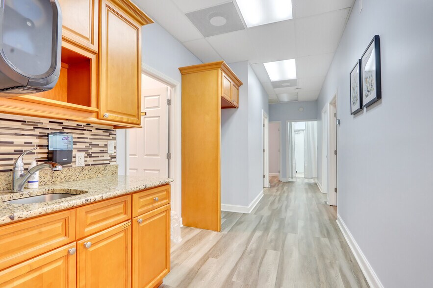 More Photos Of 1405 SE Goldtree Dr, Port Saint Lucie Medical For Lease