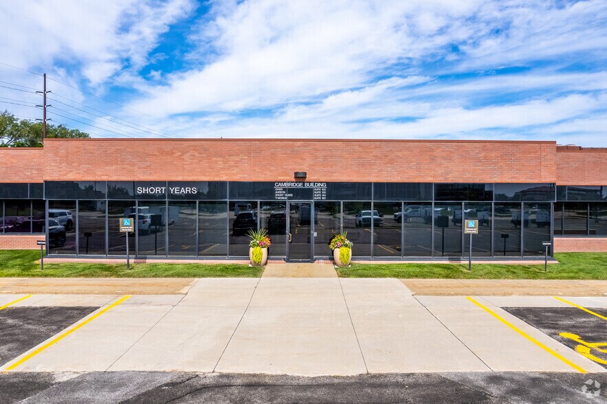 More Photos Of 7600 Office Plaza Dr S, West Des Moines Office For Lease