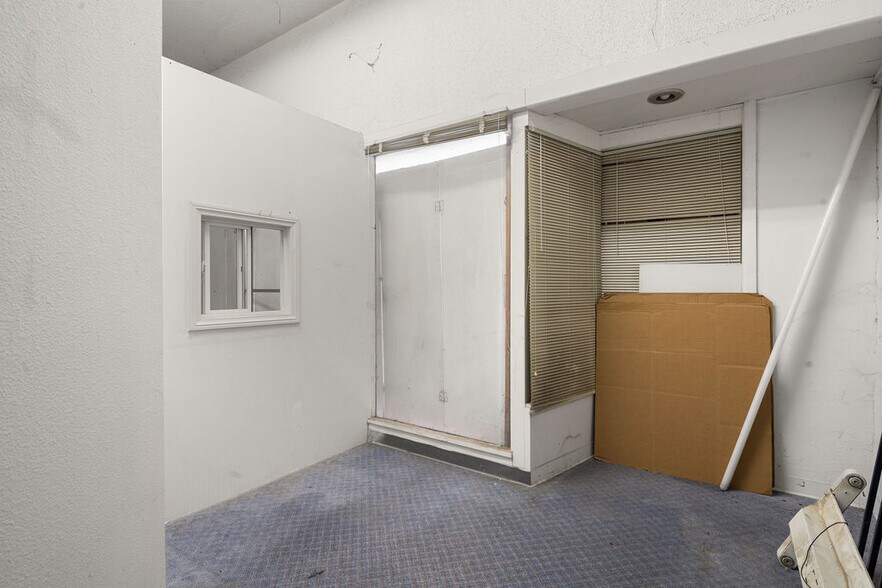 More Photos Of 919 N Chester Ave, Bakersfield Storefront Retail Office For Sale