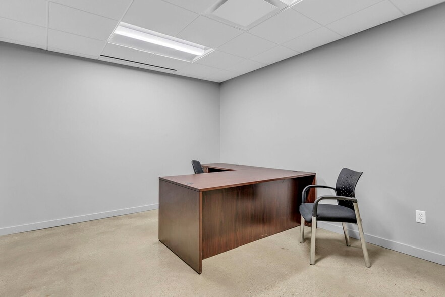 More Photos Of 10580 Barkley St, Overland Park Medical For Lease