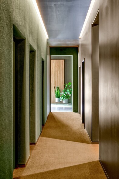 More Photos Of 17449 SW Boones Ferry Rd, Lake Oswego Medical For Sale