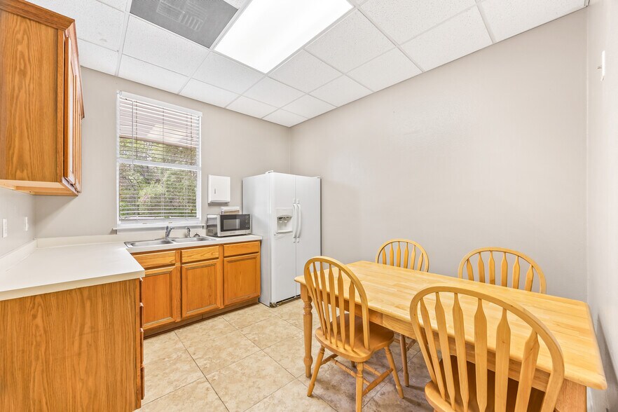 More Photos Of 18965 FM 2252, Garden Ridge Office For Sale