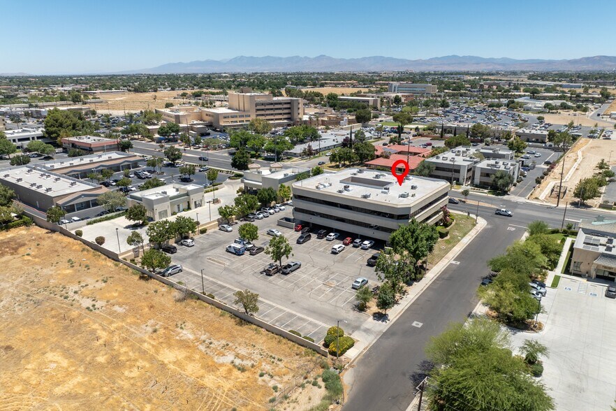 More Photos Of 1669 W Avenue J, Lancaster Medical For Lease