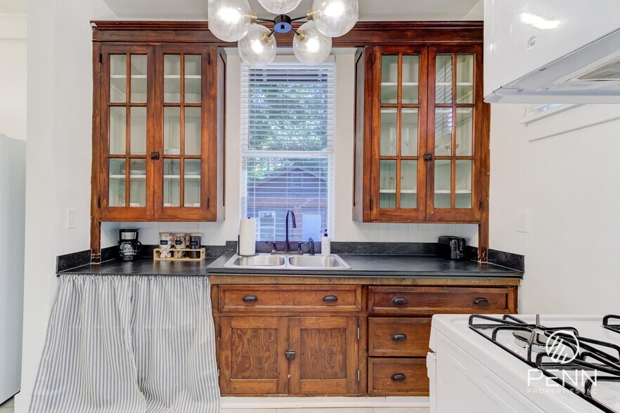 More Photos Of 2033 Young Ave, Memphis Multifamily For Sale