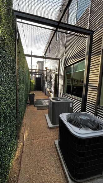 More Photos Of 2503 South Blvd, Houston Office For Sale