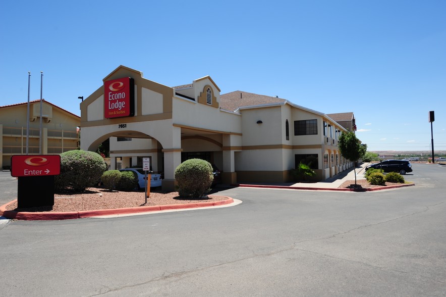 Primary Photo Of 7651 N Mesa St, El Paso Hotel For Sale