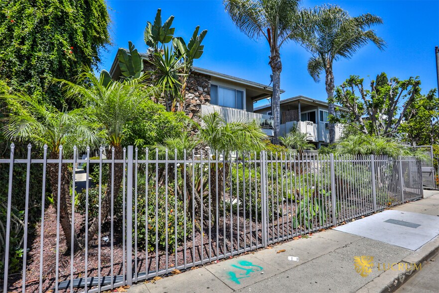 More Photos Of 2015-2021 Chariton St, Los Angeles Apartments For Sale