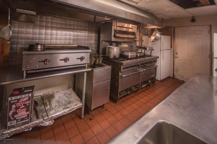 More Photos Of 524 Court St, Scranton General Retail For Sale