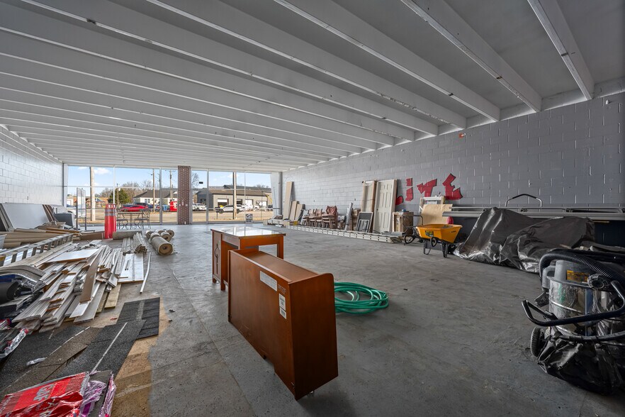 More Photos Of 518 Hillsboro Blvd, Manchester Storefront Retail Office For Sale