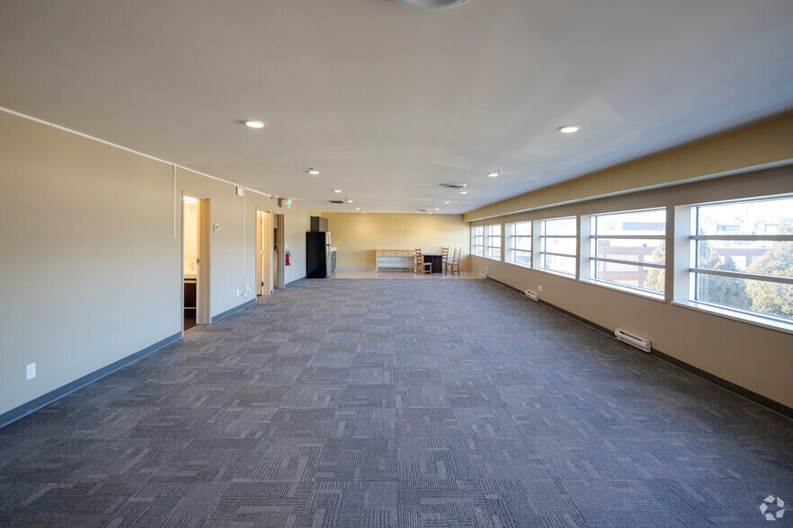 More Photos Of 112 6th Av E, Vancouver Unknown For Lease