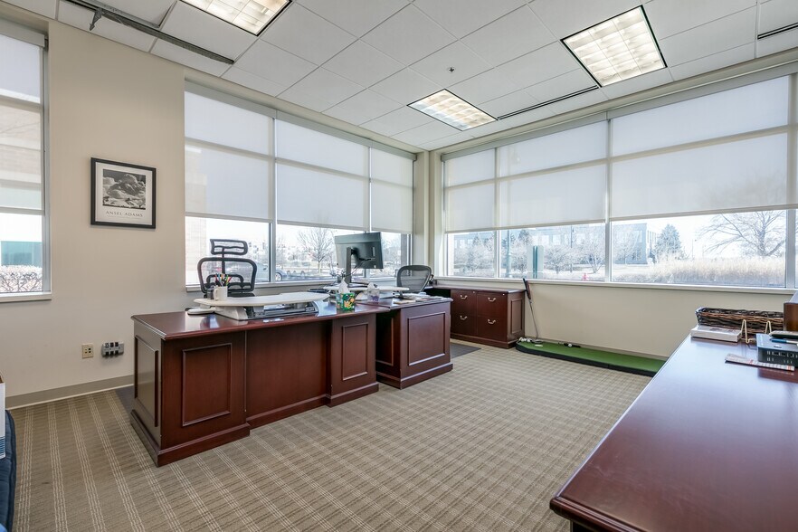 More Photos Of 2624 Patriot Blvd, Glenview Office For Sale