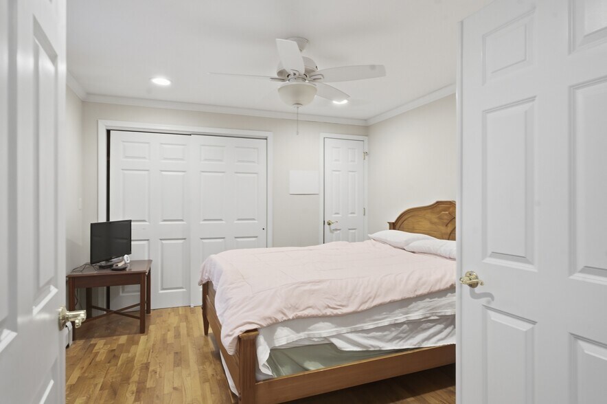 More Photos Of 106 Newport Bridge Rd, Warwick Multifamily For Sale