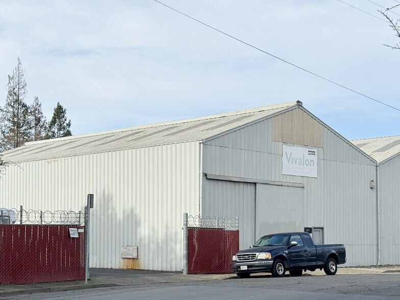 More Photos Of 1071 Maxwell Dr, Santa Rosa Industrial For Lease