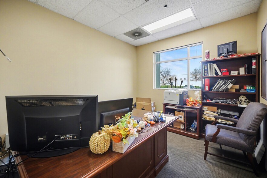 More Photos Of 10810 Withers Cove Park Dr, Charlotte Warehouse For Lease