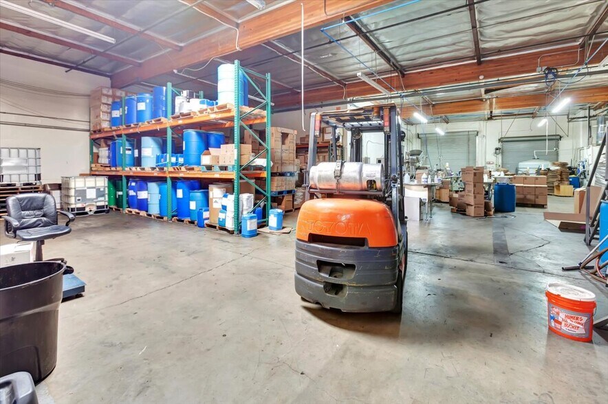 More Photos Of 1061 S Melrose St, Placentia Warehouse For Lease