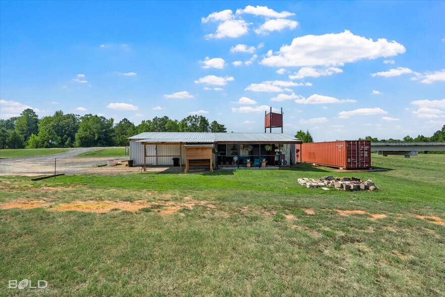 More Photos Of 7318 Ida State Line rd, Ida Bar For Sale