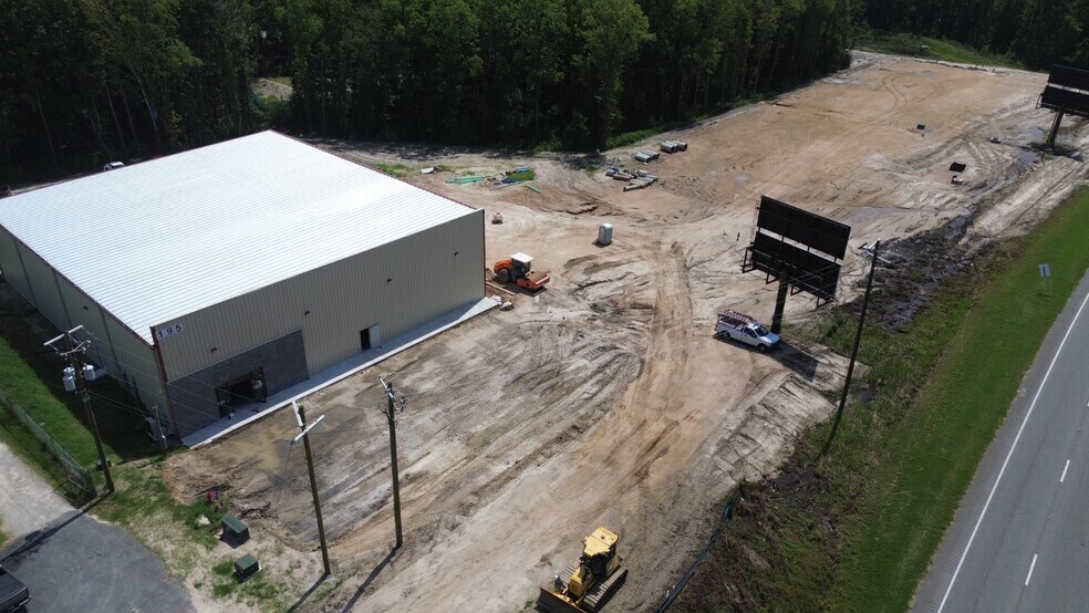 More Photos Of 205 – 215 Commercial Dr., Rincon Service For Lease