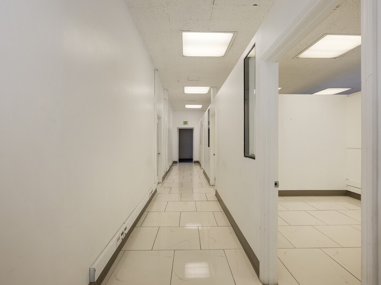 More Photos Of 320-330 E Manchester Blvd, Inglewood Bank For Lease