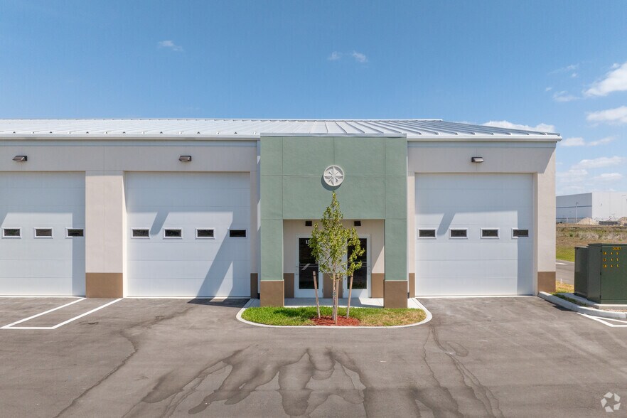 More Photos Of 16221 Lee Rd, Fort Myers Flex For Sale