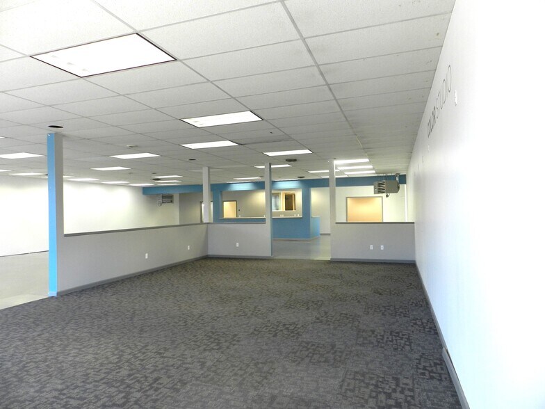 More Photos Of 202 E Main St, Montrose Storefront Retail Office For Lease