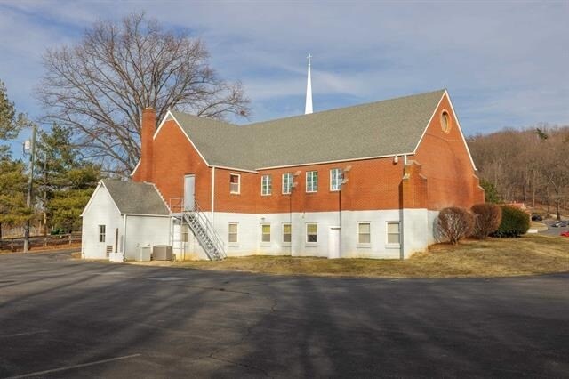 More Photos Of 551 Lee Jackson Hwy, Staunton Religious Facility For Sale