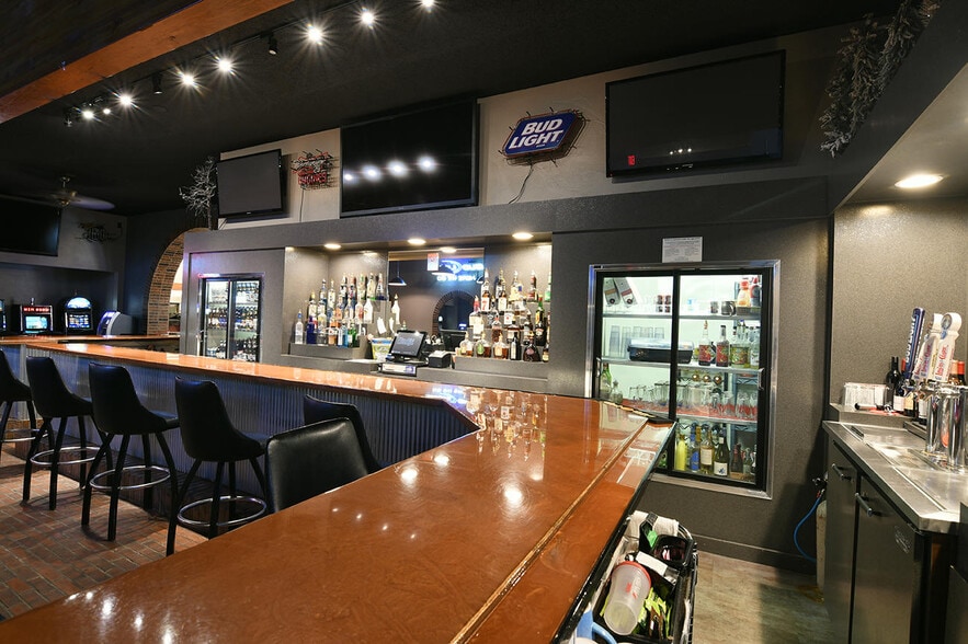 More Photos Of 239 Main St, Shelby Bar For Sale