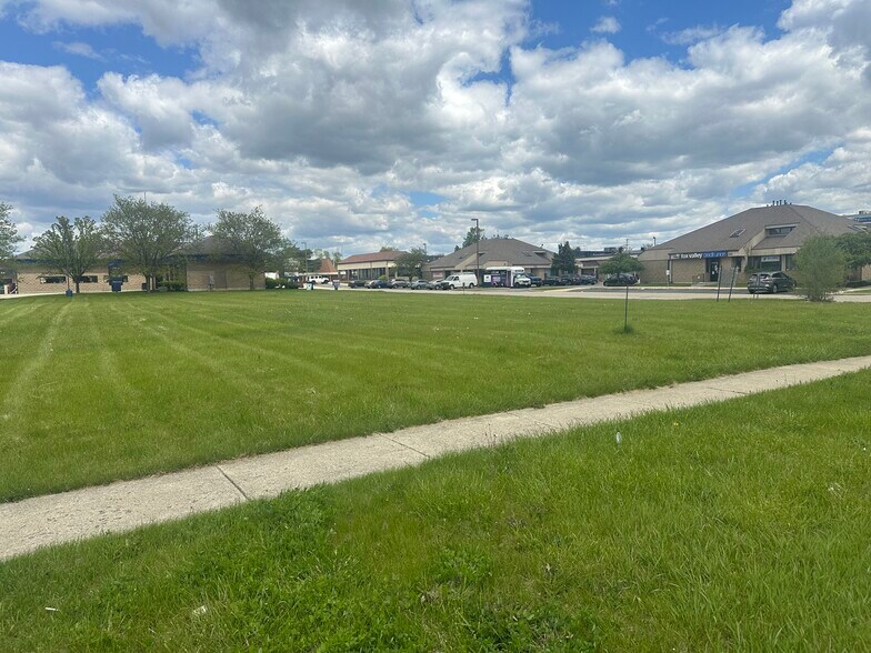 More Photos Of 99 W Merchants Dr, Oswego Land For Sale