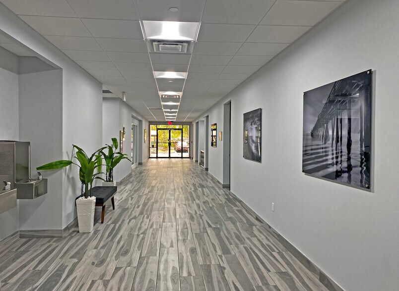 More Photos Of 1061 E Indiantown Rd, Jupiter Office For Lease