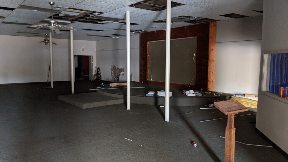 More Photos Of 438 Main St, Liberty Office For Lease