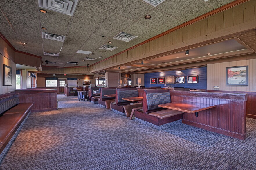 More Photos Of 2675 32nd Ave S, Grand Forks Restaurant For Sale