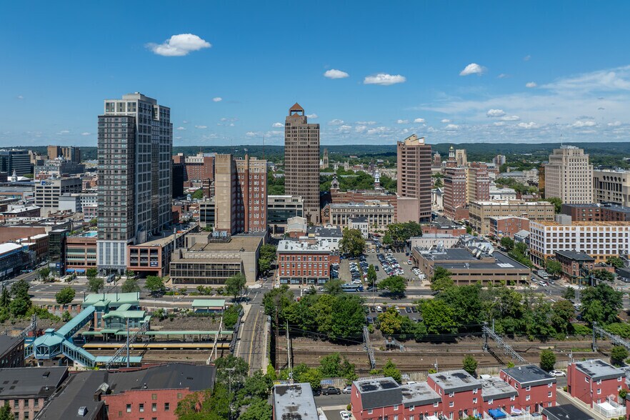 More Photos Of 105 Court St, New Haven Apartments For Lease