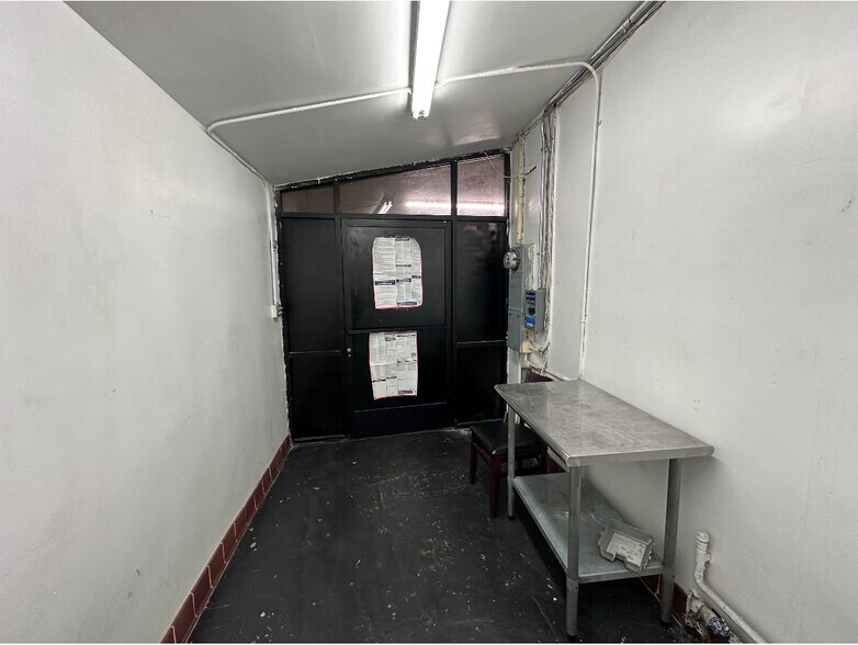 More Photos Of 3330 S Central Ave, Los Angeles Storefront Retail Residential For Lease