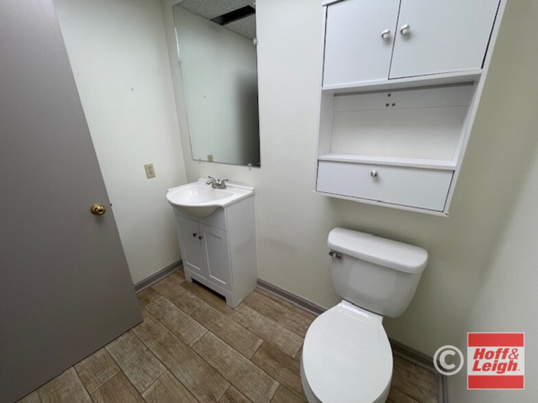 More Photos Of 2747 Crawfis Blvd, Fairlawn Storefront For Lease